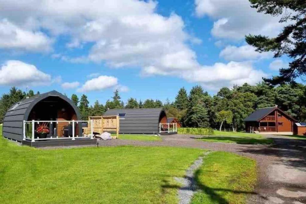 Red Squirrel Log Cabin With Hot Tub Keith Extérieur photo